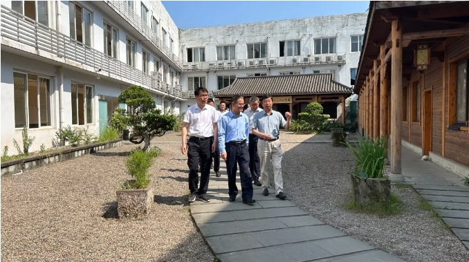四川省人民对外友好协会一行莅临灯彩集团考察调研并召开座谈会