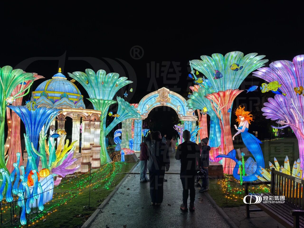 2025英国爱丁堡中国彩灯节璀璨启幕 海洋主题光影点亮苏格兰夜空