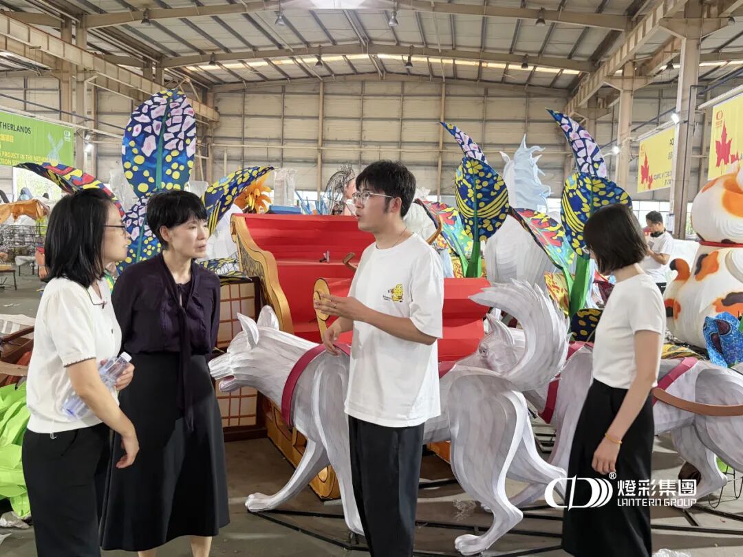 校企联动赋能发展｜四川轻化工大学专家团队莅临灯彩集团，共探非遗彩灯创新出海新路径
