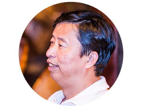 黄德春 - 董事局主席