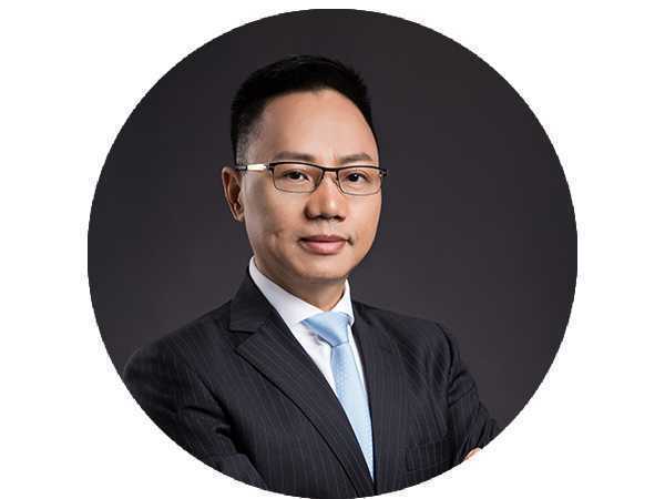 陈小华 - 董事局副主席、执行总裁